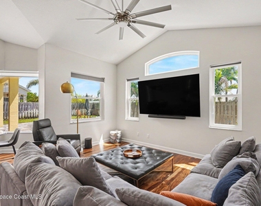 139 Cambridge Court - Photo Thumbnail 8