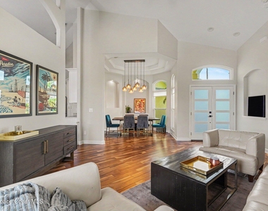 139 Cambridge Court - Photo Thumbnail 6