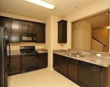 10011 Cobbs Cove Lane - Photo Thumbnail 5