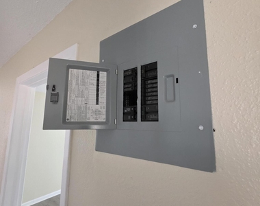 621 S Georgia Avenue - Photo Thumbnail 16