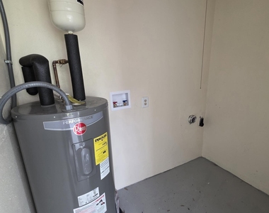621 S Georgia Avenue - Photo Thumbnail 12