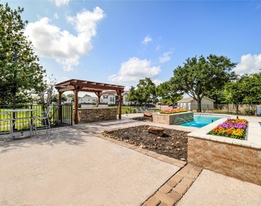 3419 Fountains Drive - Photo Thumbnail 4