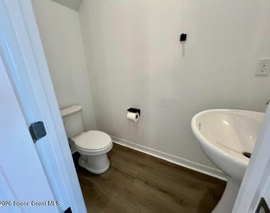 1239 Bluewater Lane - Photo Thumbnail 12