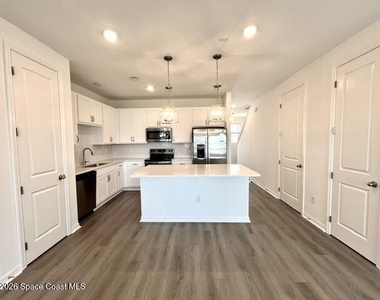 1239 Bluewater Lane - Photo Thumbnail 7