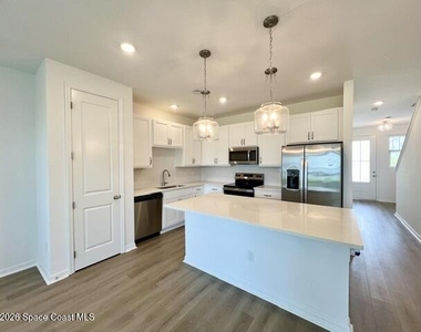 1239 Bluewater Lane - Photo Thumbnail 10