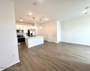 1239 Bluewater Lane - Photo Thumbnail 13