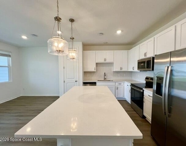 1239 Bluewater Lane - Photo Thumbnail 8