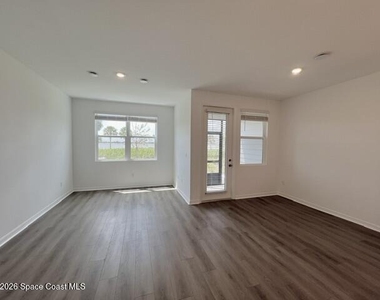 1239 Bluewater Lane - Photo Thumbnail 4