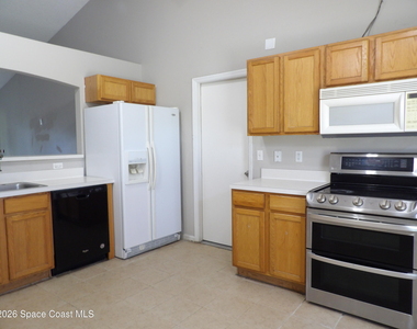 1042 Brookfield Street Se - Photo Thumbnail 3