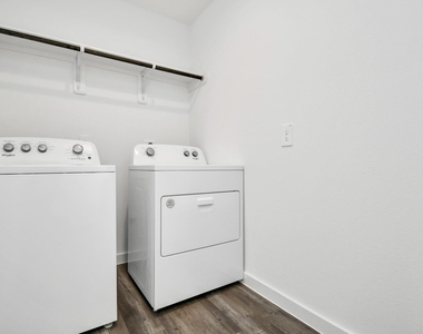 8519 Swenson Lane Lane - Photo Thumbnail 19