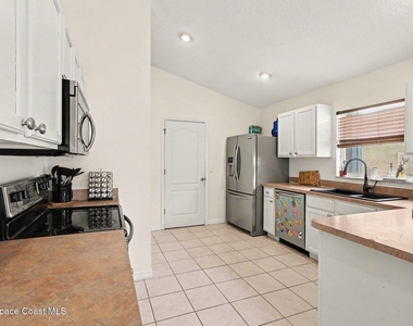 1575 Sun Gazer Drive - Photo Thumbnail 7