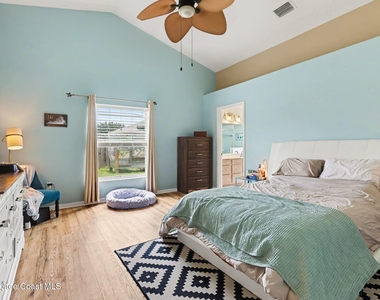 1575 Sun Gazer Drive - Photo Thumbnail 9