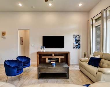 10710 Balivcar Court - Photo Thumbnail 11