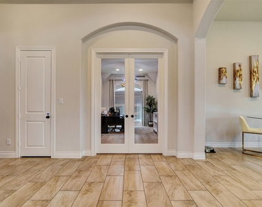 10710 Balivcar Court - Photo Thumbnail 7