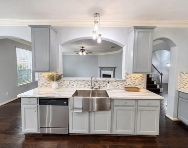 16935 Jelly Park Stone Drive - Photo Thumbnail 9