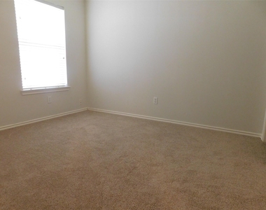 3334 Pebble Beach Lane - Photo Thumbnail 24