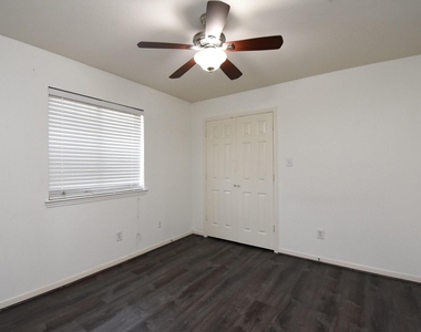 128 Long Canyon Lane - Photo Thumbnail 31