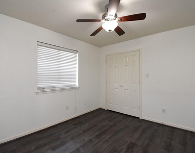 128 Long Canyon Lane - Photo Thumbnail 32