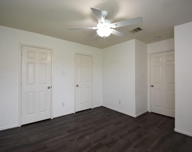 128 Long Canyon Lane - Photo Thumbnail 27