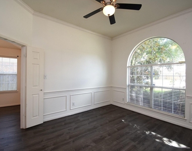 128 Long Canyon Lane - Photo Thumbnail 9