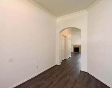 128 Long Canyon Lane - Photo Thumbnail 8