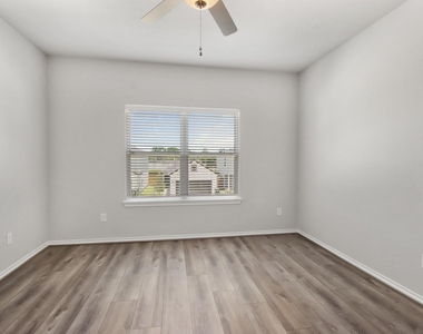 1415 Acorn Meadow Street - Photo Thumbnail 7