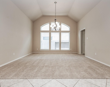 2919 Chalet Knolls Lane - Photo Thumbnail 7