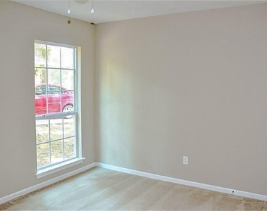 13 Blue Fox Road - Photo Thumbnail 10