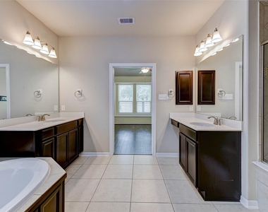 2603 Deerwood Heights Lane - Photo Thumbnail 16