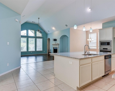 2603 Deerwood Heights Lane - Photo Thumbnail 7