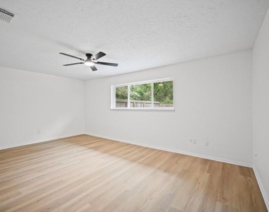 10935 Silkwood Drive - Photo Thumbnail 9