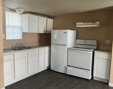 886 Queenswood - Photo Thumbnail 2