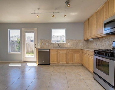 6707 Wild Pecan Trail - Photo Thumbnail 5