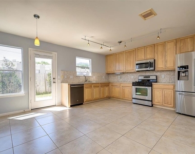 6707 Wild Pecan Trail - Photo Thumbnail 4