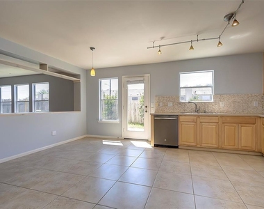 6707 Wild Pecan Trail - Photo Thumbnail 7