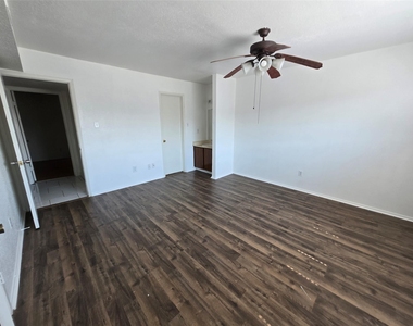 8323 Wilcrest Drive - Photo Thumbnail 13