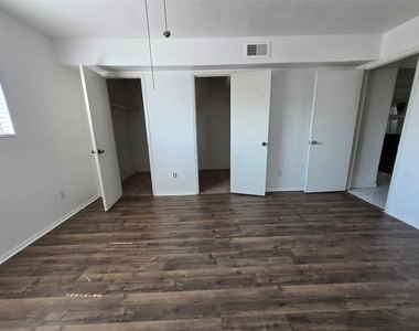 8323 Wilcrest Drive - Photo Thumbnail 11