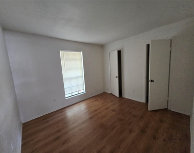 8323 Wilcrest Drive - Photo Thumbnail 7