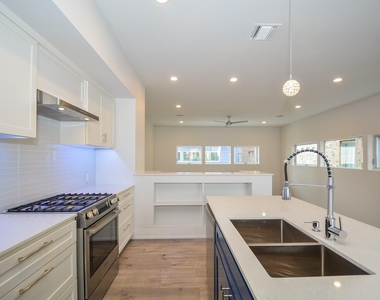 1905 Oakdale Street - Photo Thumbnail 19