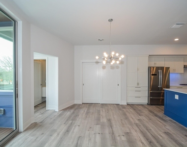 1905 Oakdale Street - Photo Thumbnail 20
