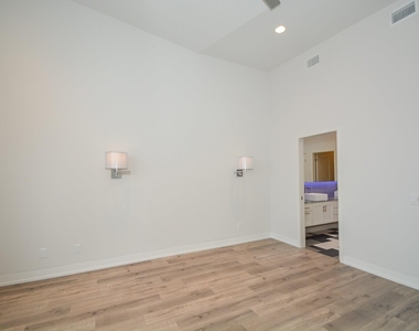 1905 Oakdale Street - Photo Thumbnail 26