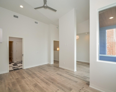 1905 Oakdale Street - Photo Thumbnail 28