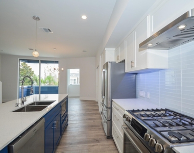 1905 Oakdale Street - Photo Thumbnail 13