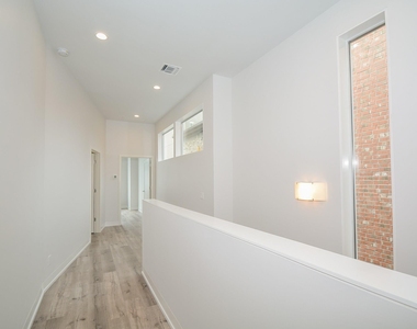 1905 Oakdale Street - Photo Thumbnail 23