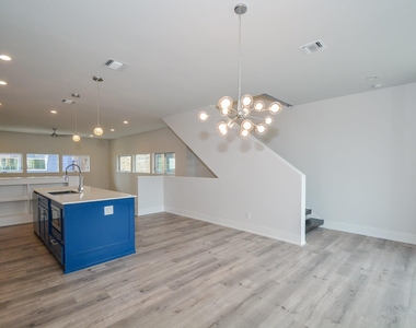 1905 Oakdale Street - Photo Thumbnail 15