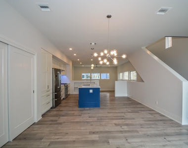 1905 Oakdale Street - Photo Thumbnail 18