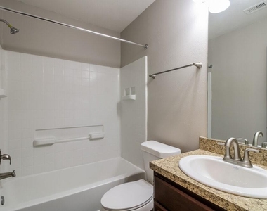 15474 Bammel Oaks Court - Photo Thumbnail 12