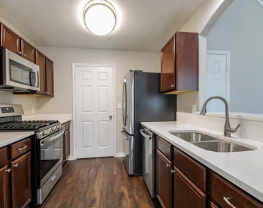 15474 Bammel Oaks Court - Photo Thumbnail 5