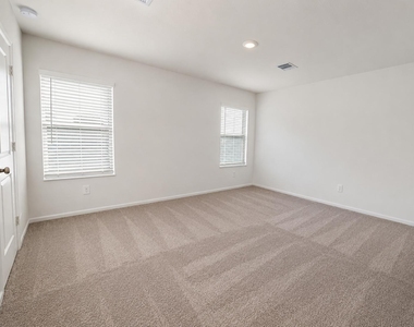 1515 Las Cuevas Drive - Photo Thumbnail 8