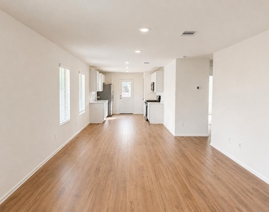 1515 Las Cuevas Drive - Photo Thumbnail 2